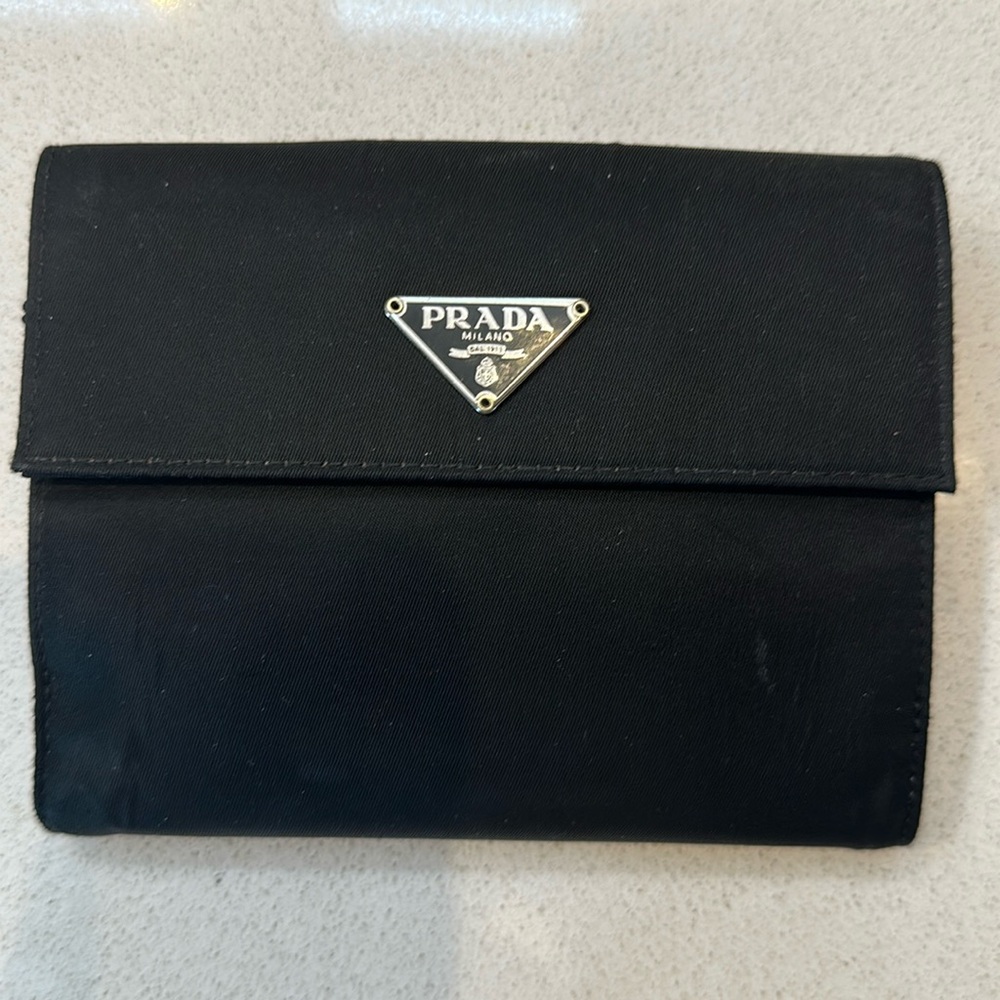 Prada Folding Wallet
Foglio Tessuto Sport - Colore: Nero